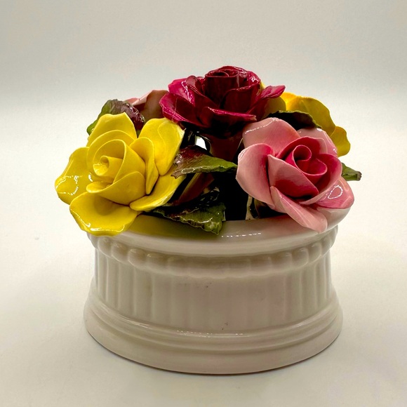 Crown Staffordshire Floral Arrangement June 1974-Multicolored-perfect condition - Picture 1 of 8